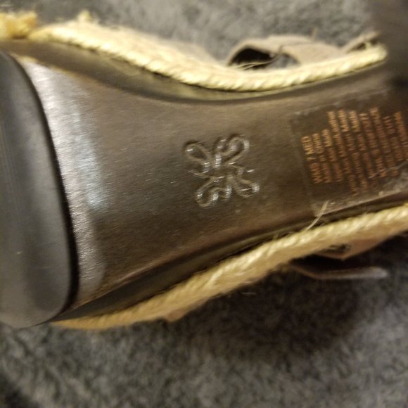 Very cute platform heels by Vera Wang - Picture 5 of 7